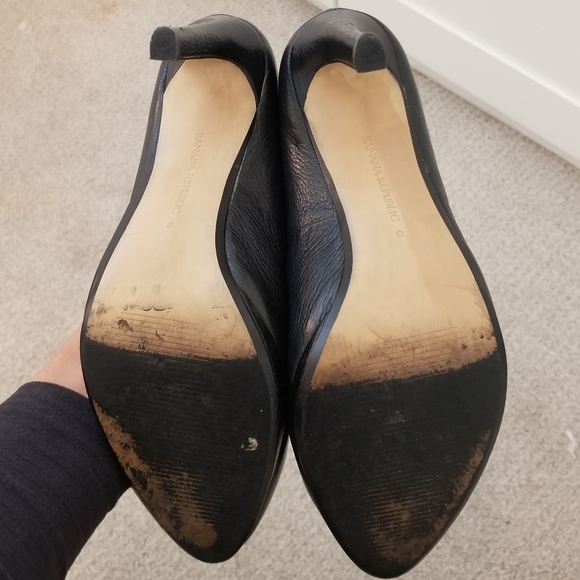 Banana Republic black leather pumps - Picture 4 of 4